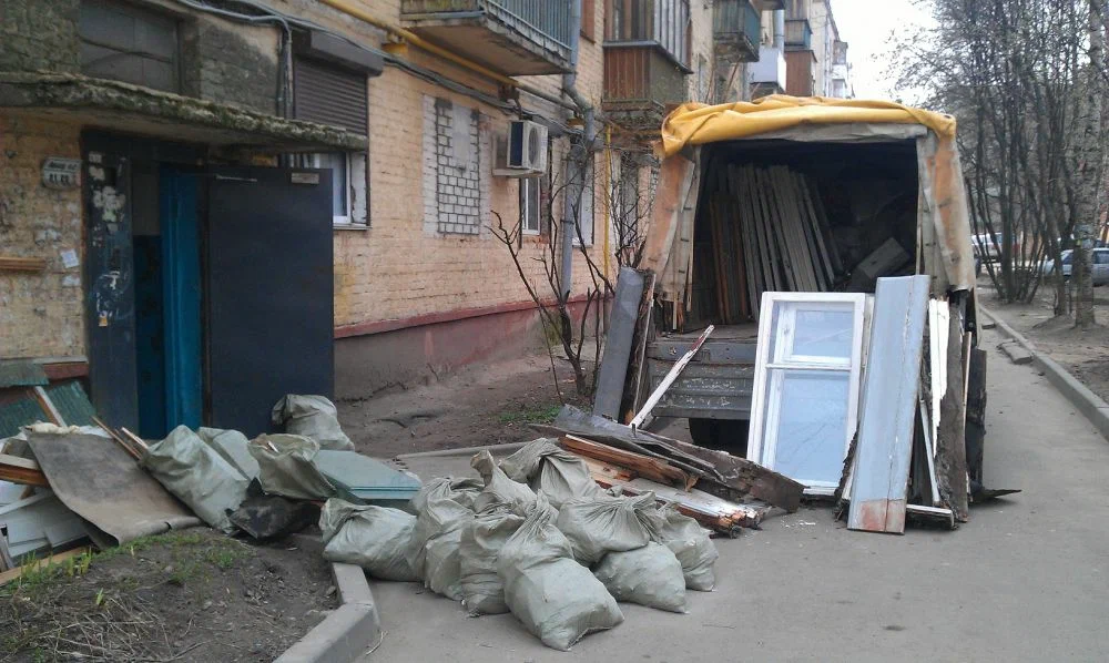 Вывоз мусора после ремонта в Верхней Пышме от ПроМусор — цены от 4617 руб., быстро и недорого