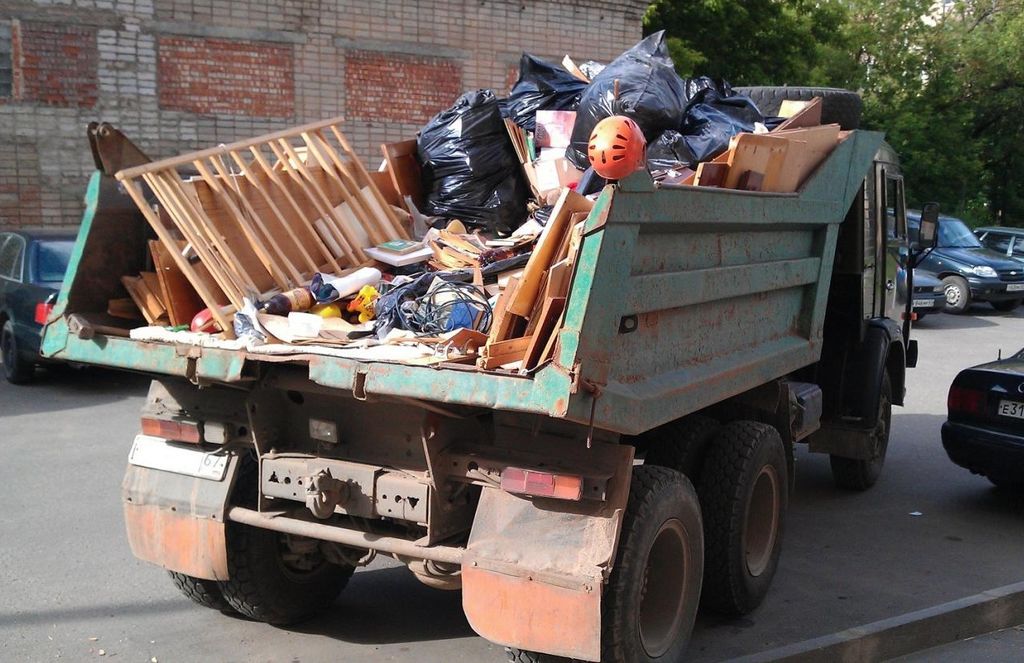 Вывоз мусора из магазина в Верхней Пышме от ПроМусор: услуги, цена от 1796 руб., утилизация отходов