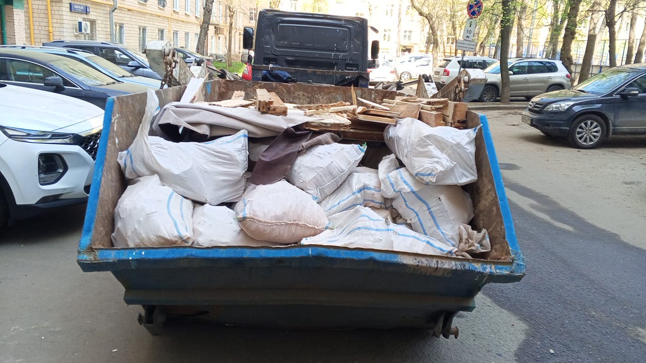 Вывоз мусора из магазина в Верхней Пышме в октябре