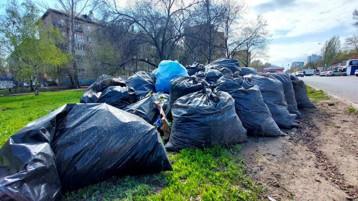 Вывоз и утилизация мусора после субботника в Верхней Пышме в октябре