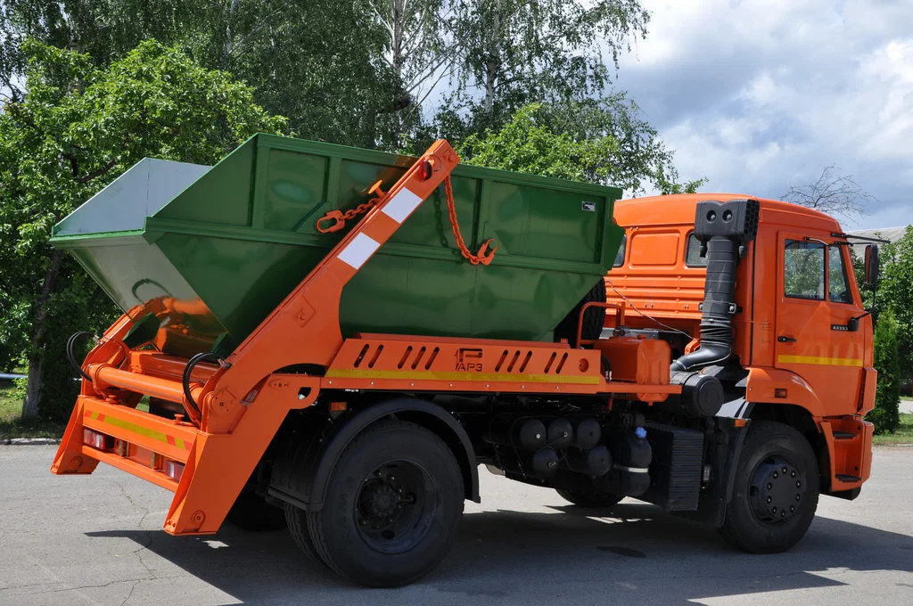 Заказ бункеровоза для вывоза мусора и отходов в Верхней Пышме в октябре