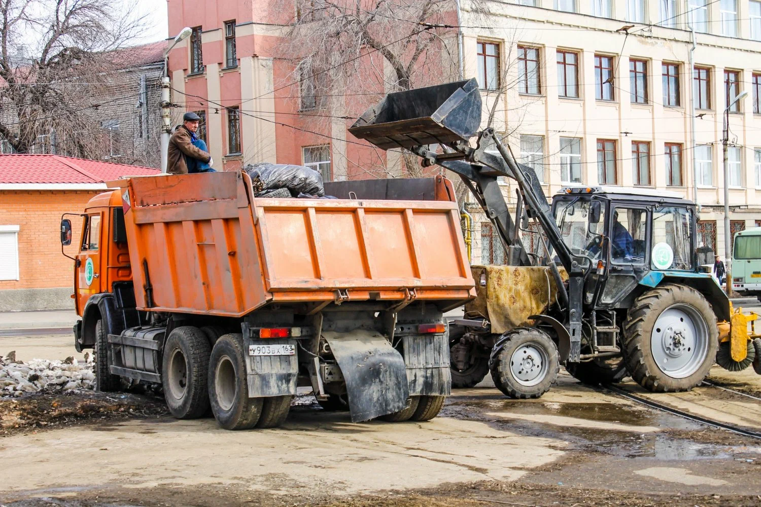 Вывоз мусора Камазом в Верхней Пышме – аренда и заказ Камаза 10 тонн от 2411 руб. в ПроМусор