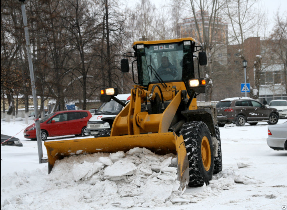 Аренда трактора для уборки снега в Верхней Пышме от ПроМусор – цена от 1026 руб., быстро и недорого