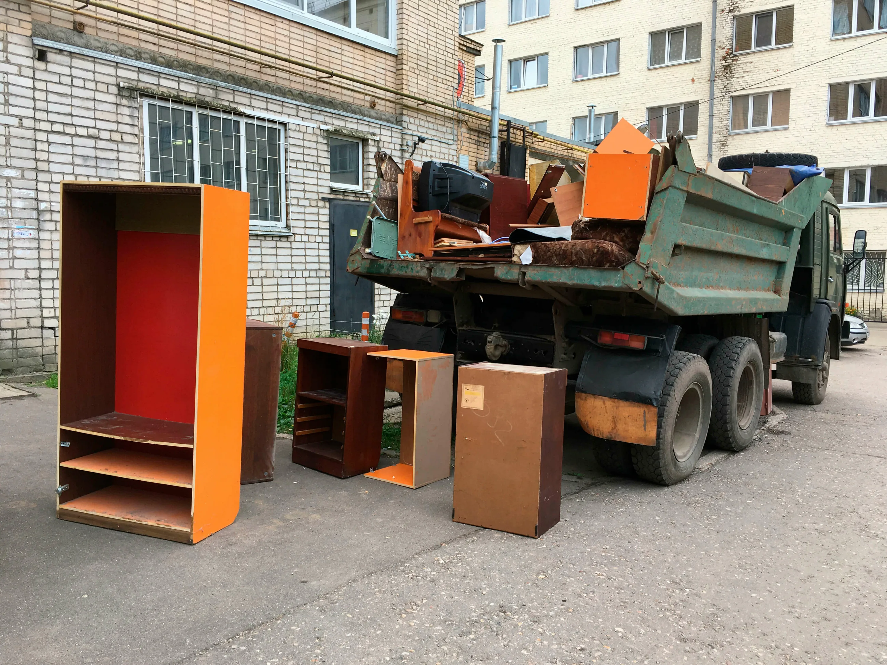 Утилизация старой мебели с вывозом и разбором в Верхней Пышме в октябре