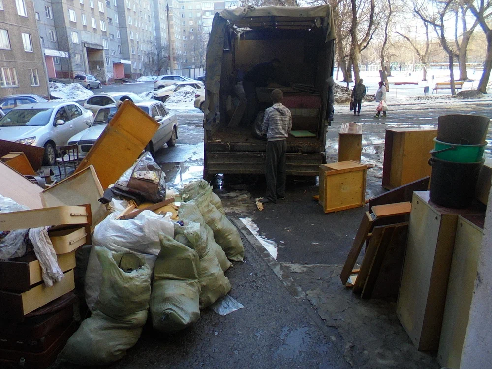 Вывоз мусора из подвала с утилизацией в Верхней Пышме в октябре