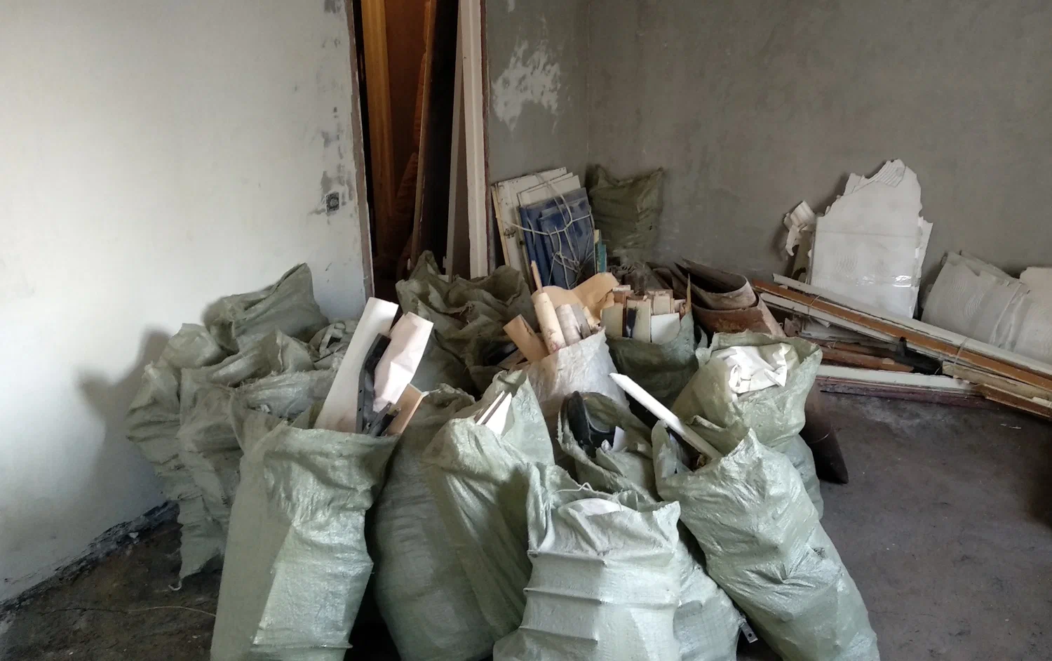 Уборка строительного мусора с вывозом и утилизацией в Верхней Пышме в октябре