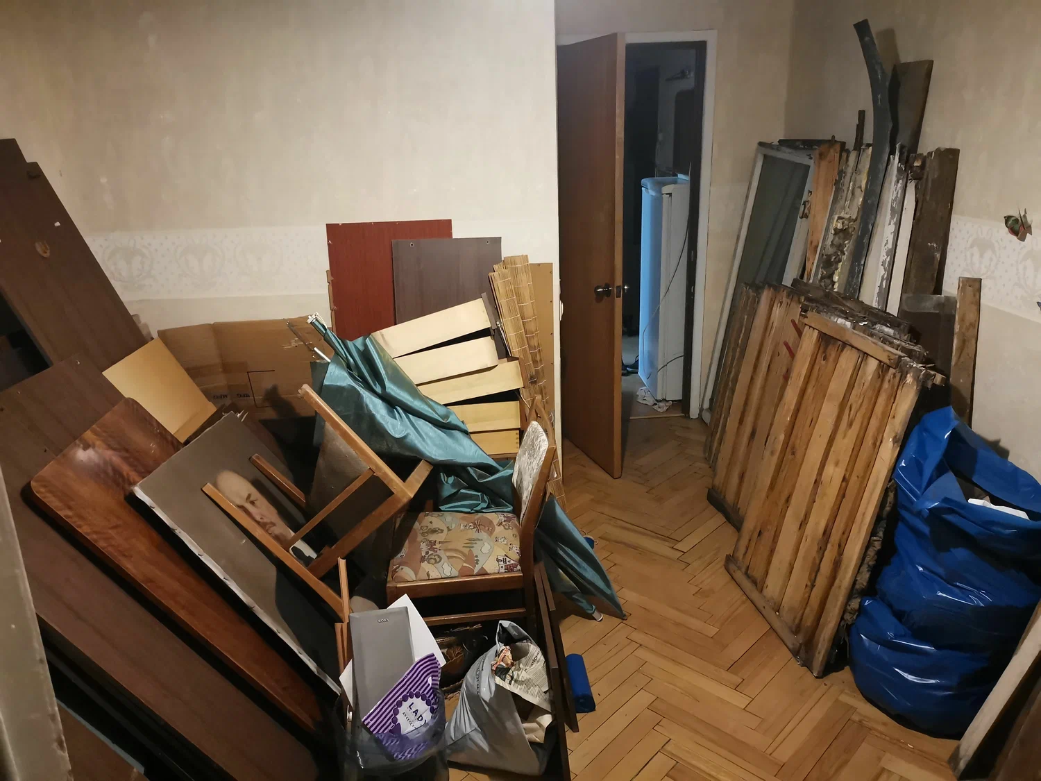 Демонтаж мебели с вывозом и утилизацией в Верхней Пышме в октябре